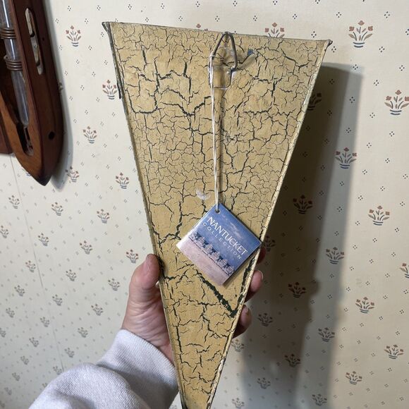 Vintage Metal Wall Pocket Christmas Decor Hand Painted Chippy Shabby - Picture 10 of 11